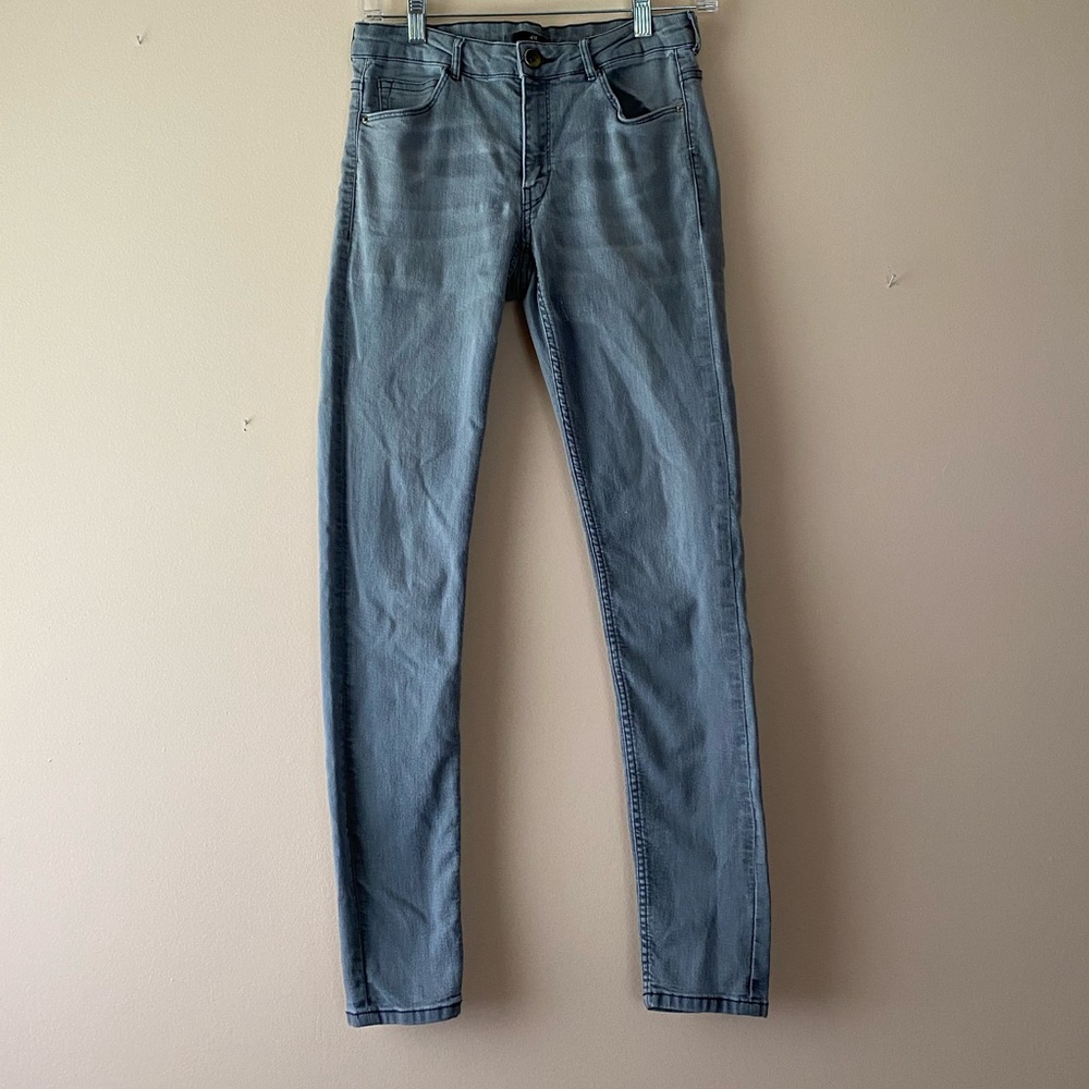 H&M Women’s Jeans | 10 | Gray Light Wash
